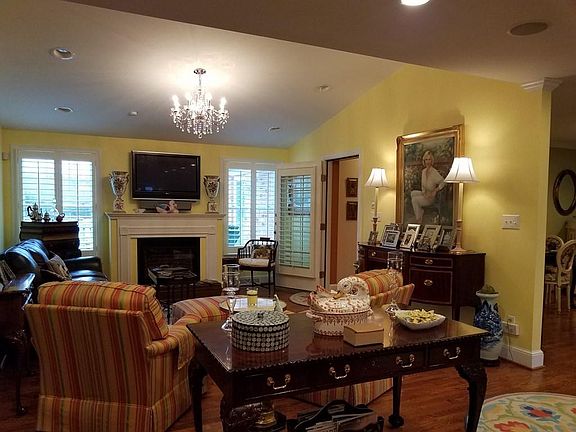 2nd image of 77 Finch Ct