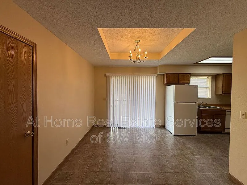 2 bed, 2.0 bath, 1124 sqft, $1,025 — Photo 3