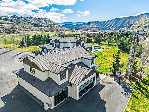 3rd image of 1695 Easy Street