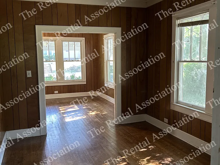 309 E Texas Ave — Photo 4