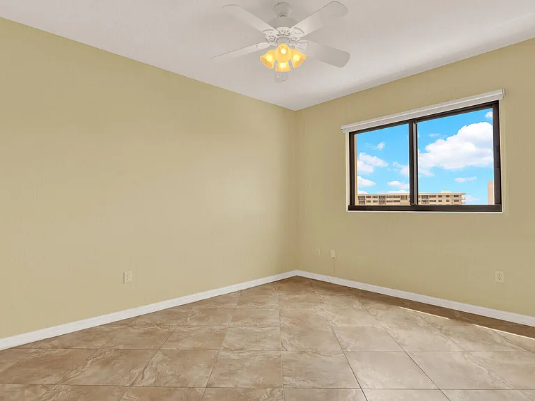 370 Golfview Rd #901 — Photo 29