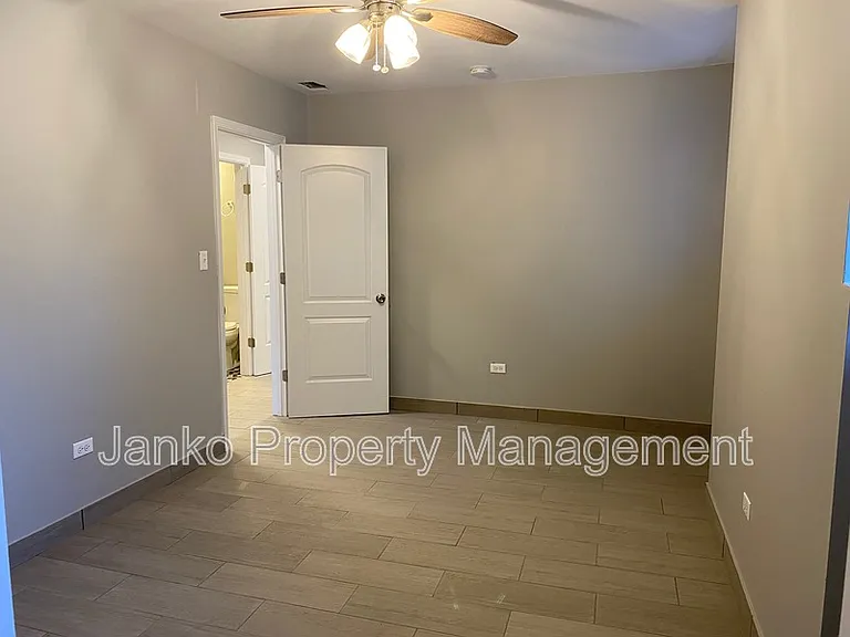 5700 S Wabash Ave — Photo 6