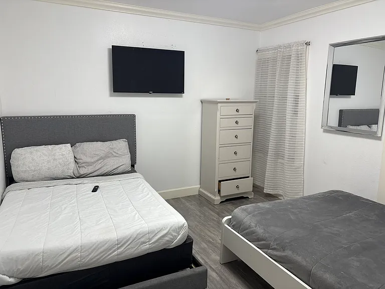 2 nd Bedroom eith queen & full size bed