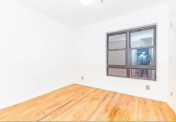 3rd image of 118 Leonard St APT 4
