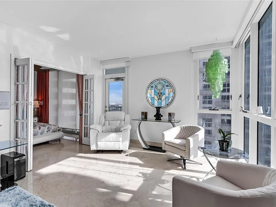 1500 Ocean Dr #907