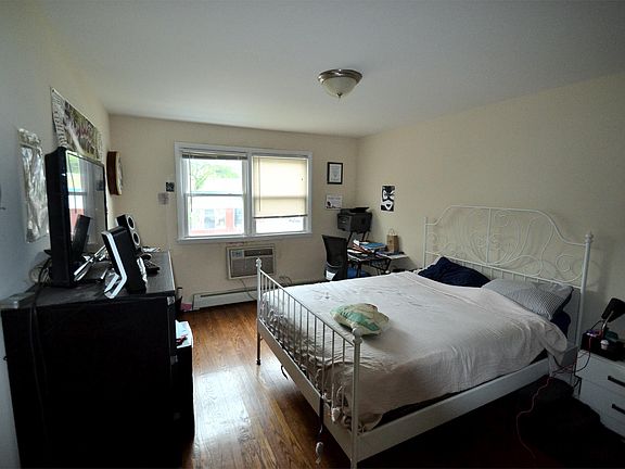 5th image of 1563 W Pratt Blvd APT 2A