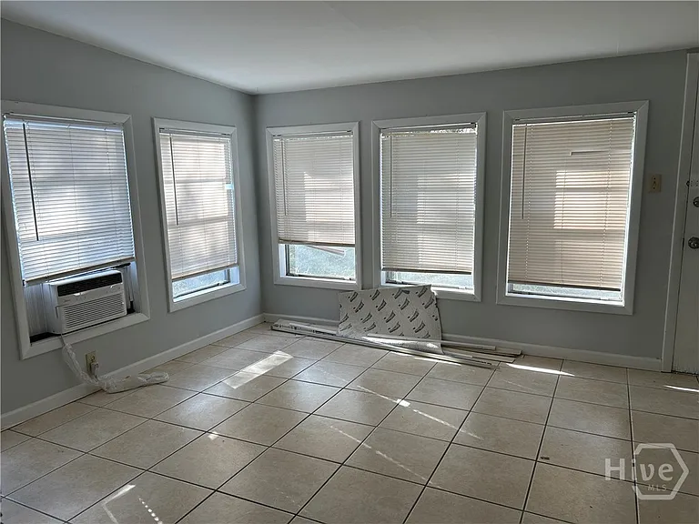 511 Dyches Dr — Photo 8