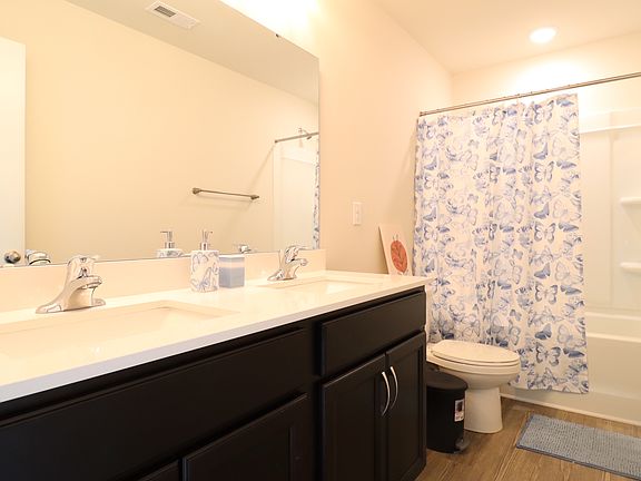 3rd image of 13730 Circle Dr