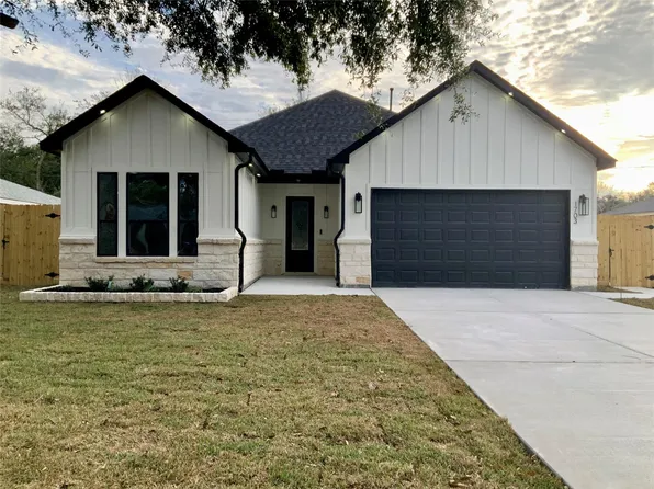 1703 Colby Dr, Baytown, TX 77520