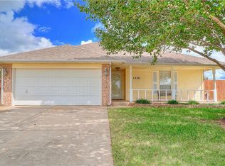 1320 Washington Cir, Moore, OK 73160