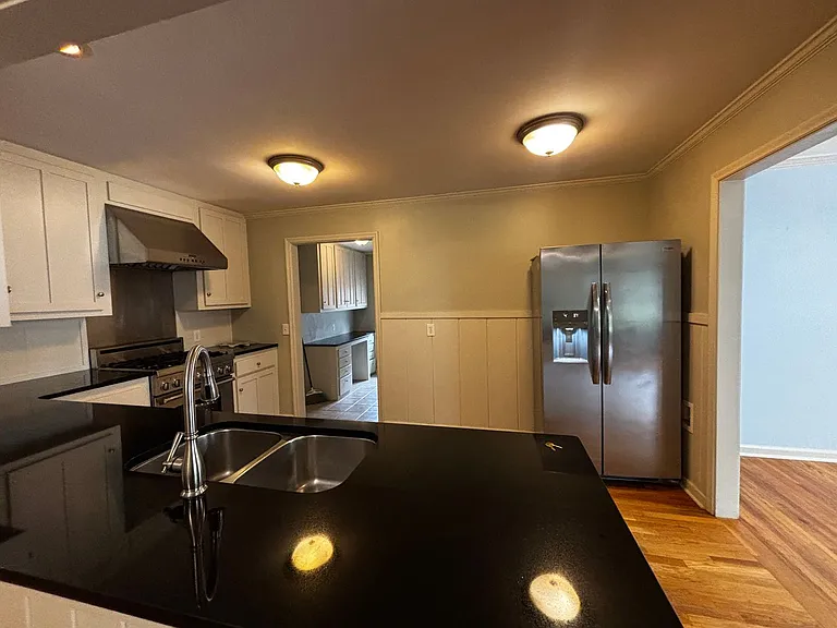 1326 E 32nd Pl — Photo 5