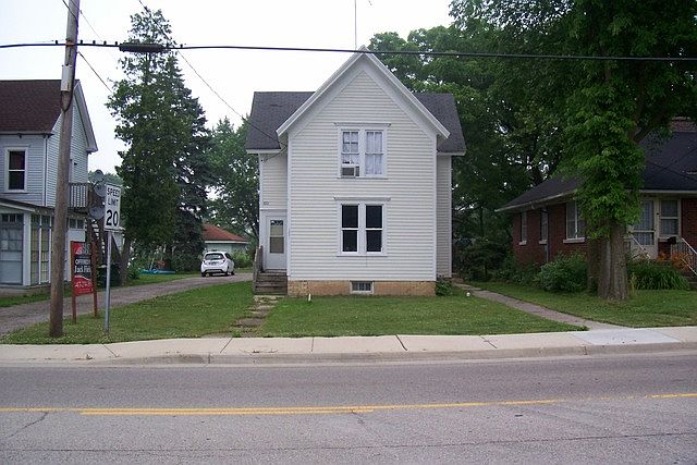 2nd image of 995&1001 Main St