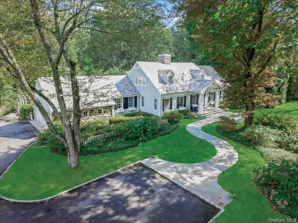 14 Farmstead Lane, Brookville, NY 11545