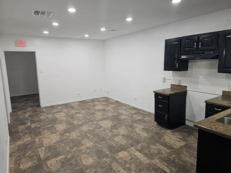 222 N 3rd St #B — Photo 11