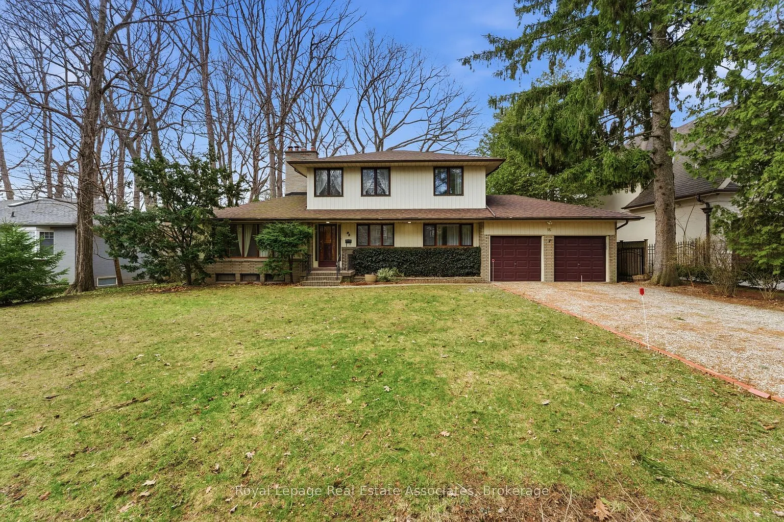 95 Oakes Dr photo 1