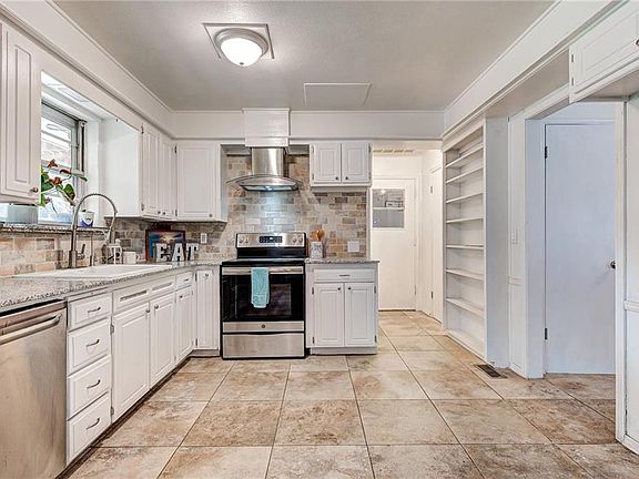 5th image of 2440 NW 109th St