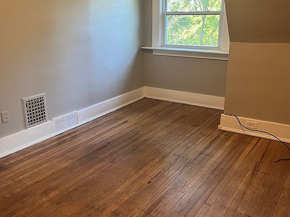 2nd image of 847 Westmoreland Ave APT 3