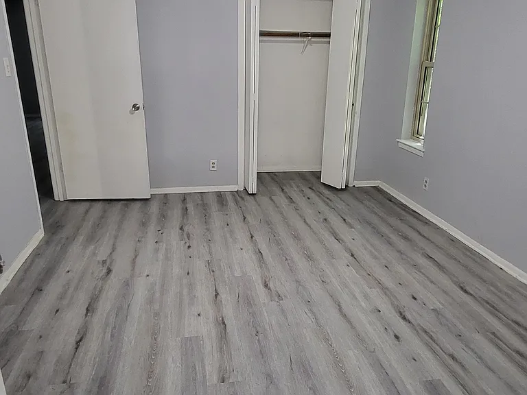 2441 Robert Burns Dr — Photo 9