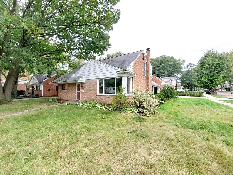 747 Jamaica Dr — Photo 2