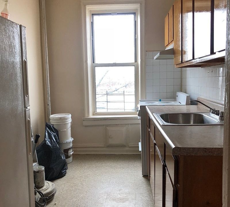 2nd image of 1094 New York Ave APT A20