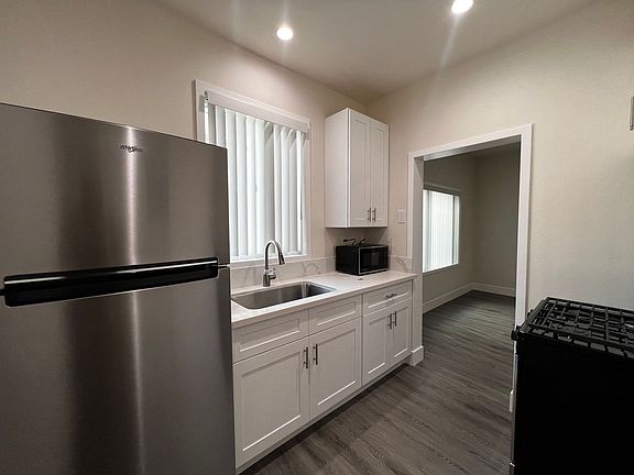 4th image of 3819 S Flower Dr #6
