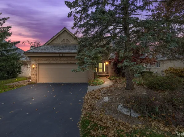 5140 Oakbrooke Dr, West Bloomfield, MI 48323