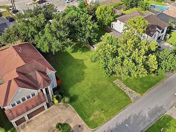 3rd image of 5115 Locust St