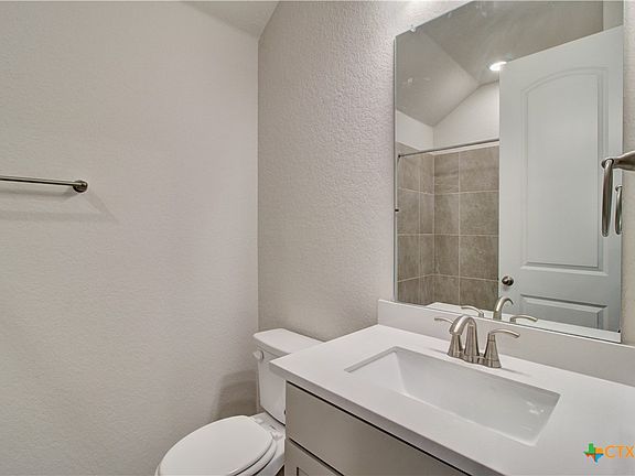 5th image of 833 Saltbush St