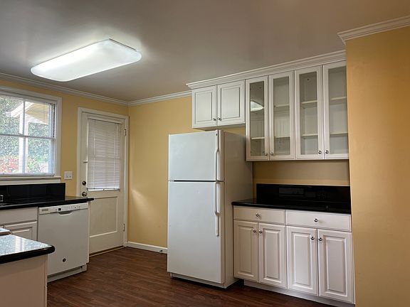 3rd image of 1034 S Delaware St