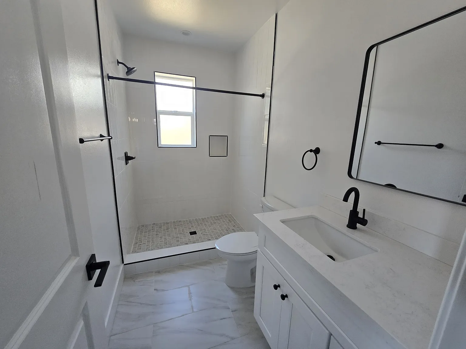1291 East 40th Place - 4019... — Photo 3