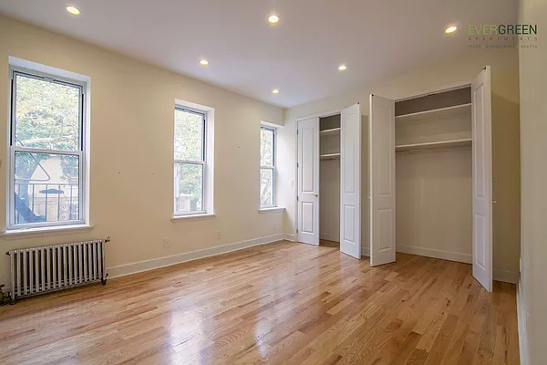 Rented by Evergreen Apartments BK | media 8