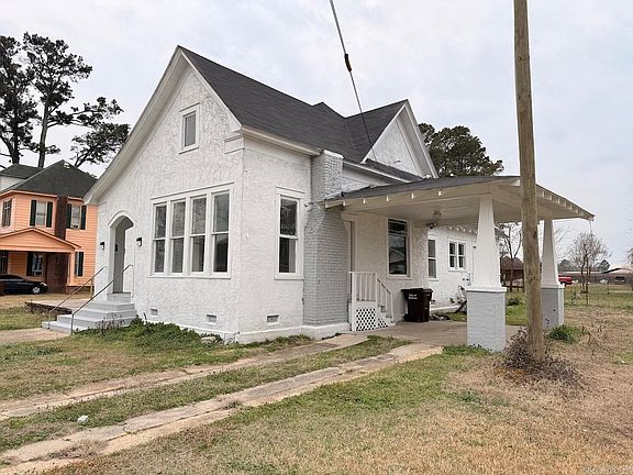 3rd image of 404 Turner St