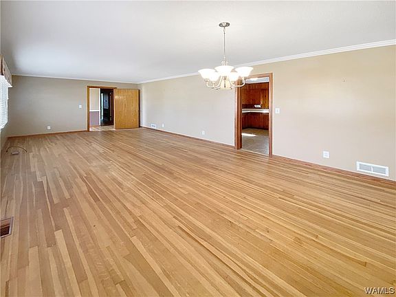 4th image of 3913 6th St E