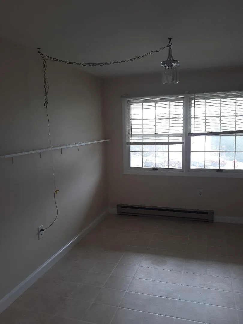 2 bed, 9999 sqft, $975 — Photo 4