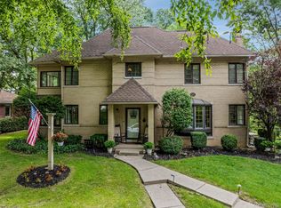 21071 Thorofare Rd, Grosse Ile, MI 48138