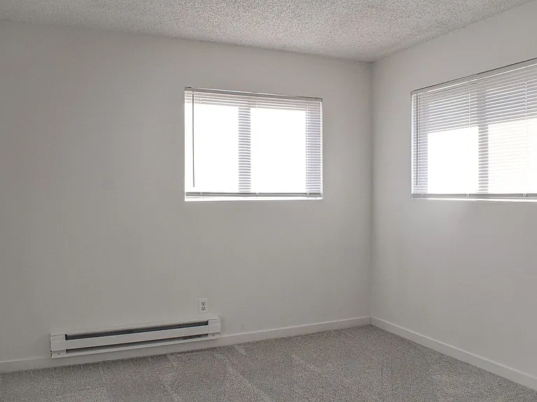Kathy-Ann Apartments — Photo 22