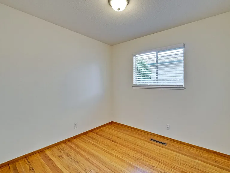 1109 White Cliff Dr — Photo 32