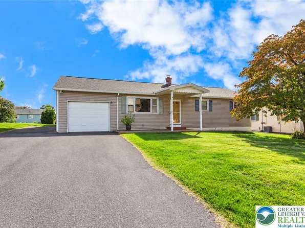 62 N Broad St, Nazareth, PA 18064