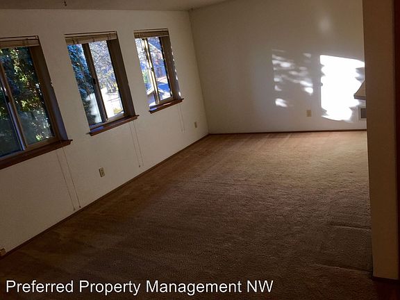 2nd image of 3306 Hoyt Ave APT 204