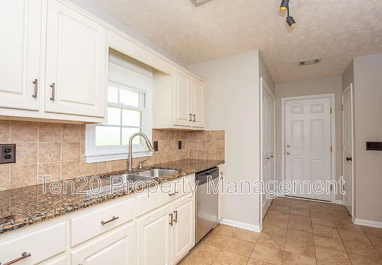 1018 Sugar Mill Dr — Photo 17