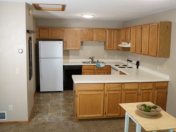 2nd image of 815 Creekside Cir #815