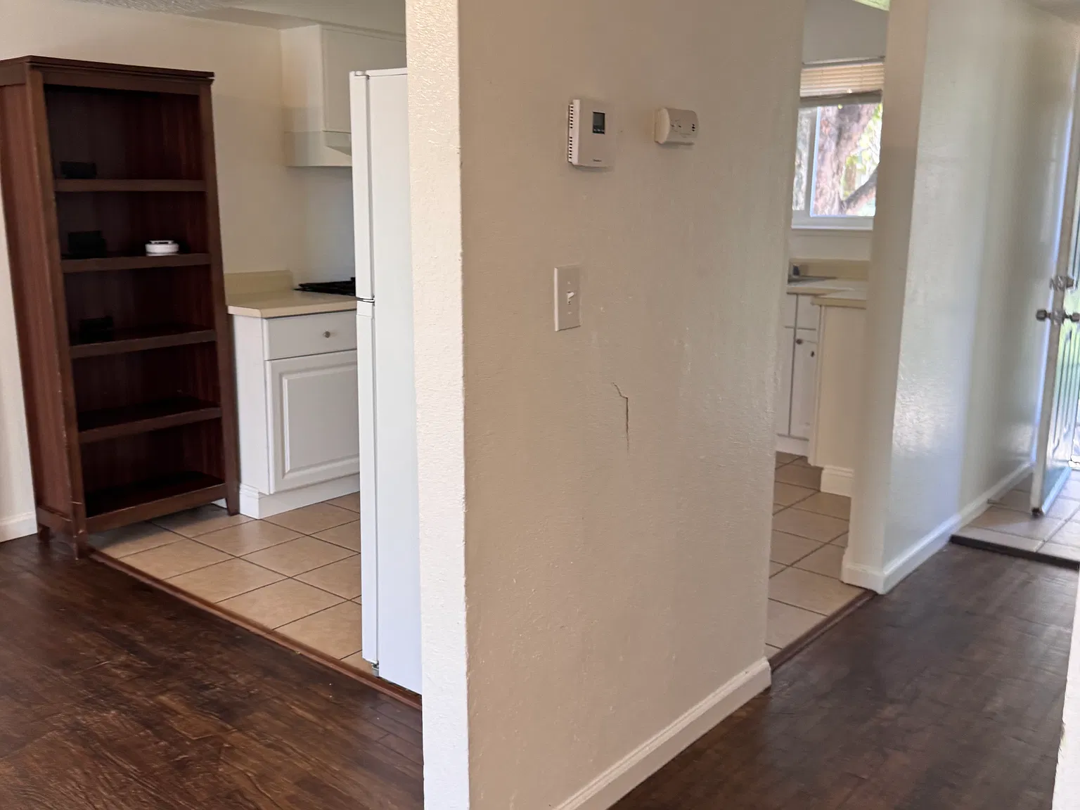 3 bed, 1.5 bath, 1350 sqft, $2,500 — Photo 3