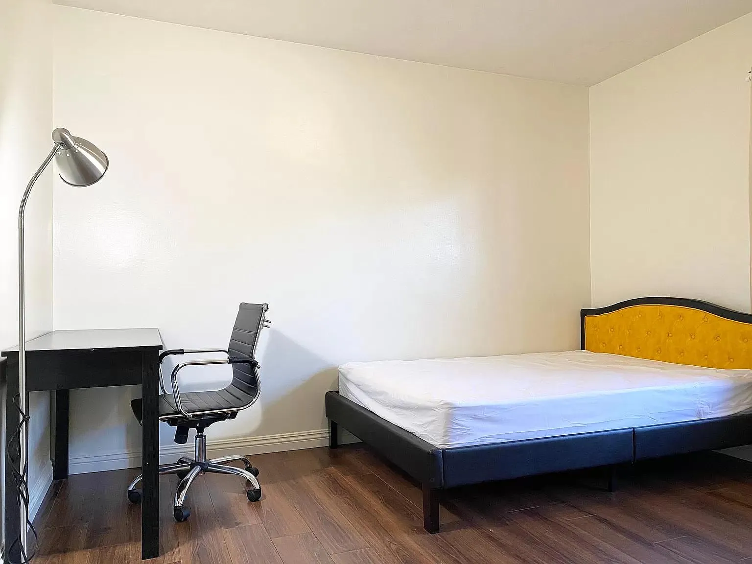 2 bed, 650 sqft, $2,500 — Photo 4