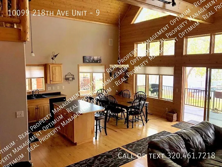 Fall Winter Rental Furnished- 3 Bedroom, 2 Bath home on Lake Reno — Photo 3