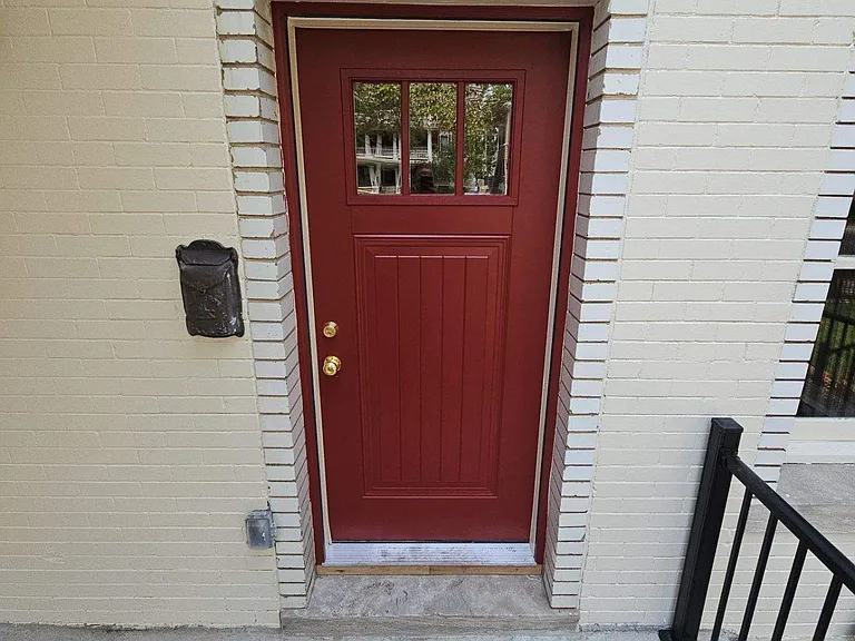 109 1st E — Photo 3