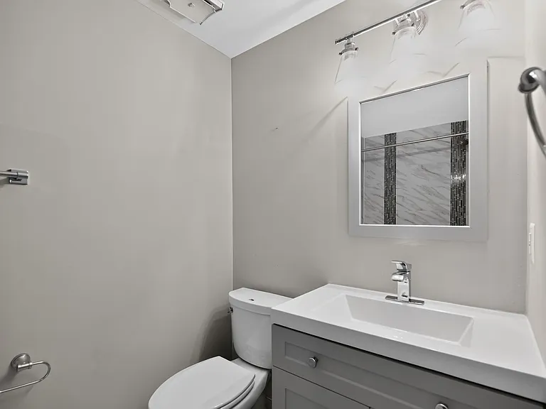 6176 Martins Landing Ct — Photo 20