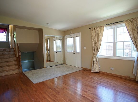 2nd image of 107 Maplewood Dr