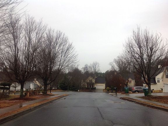 4th image of 2053 Gwinn Dr