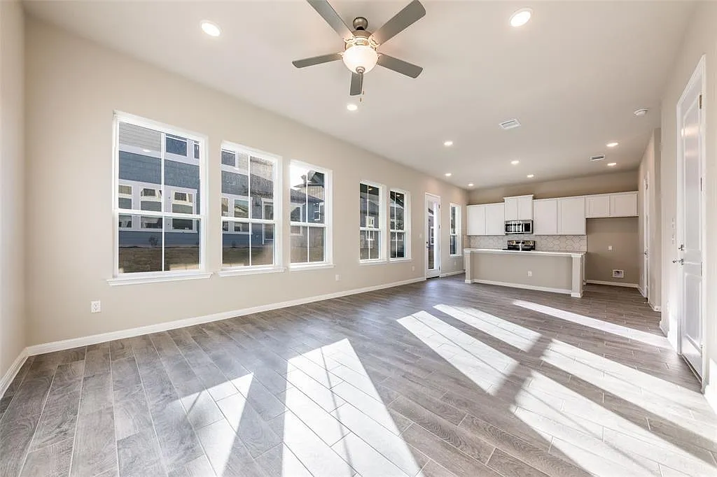 3 bed, 2.5 bath, 1615 sqft, $1,950 — Photo 2