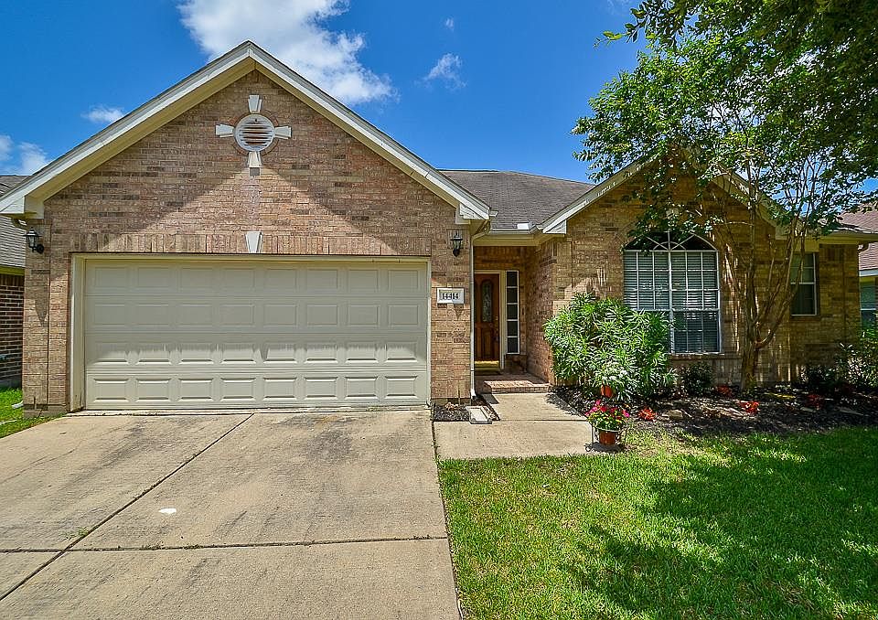 1st image of 14414 Chestnut Falls Dr